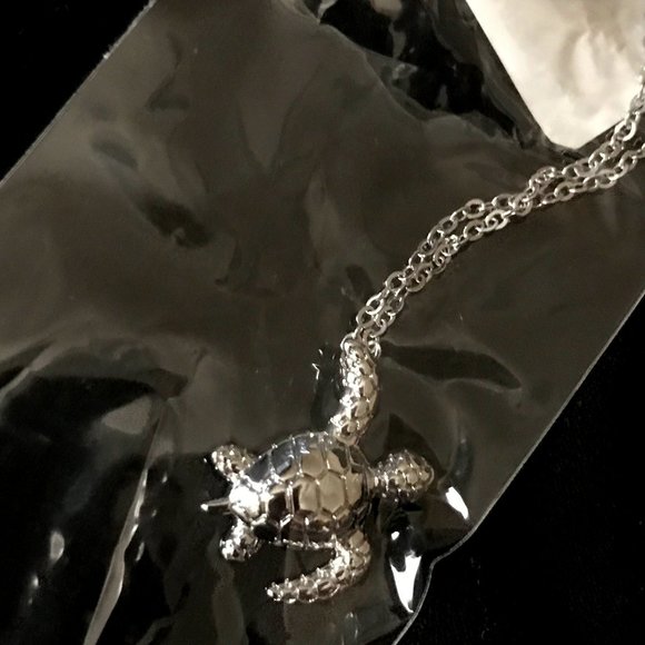 Lulixx Silver Turtle Necklace - Picture 4 of 11